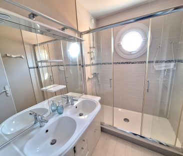 Location Appartement 2 pièces 52m² LES SABLES D OLONNE 85100 - Photo 2