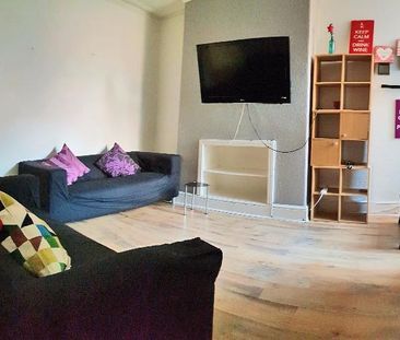 4 bedroom terraced house to rent - Photo 3