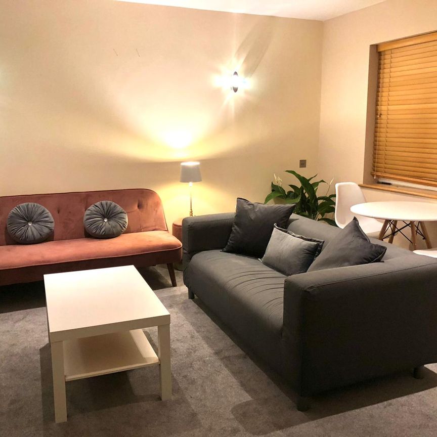 Executive detached property in amazing area! 01STMI - Room 6 - Photo 1