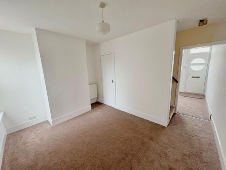 2 bedroom terraced house to rent - Photo 2