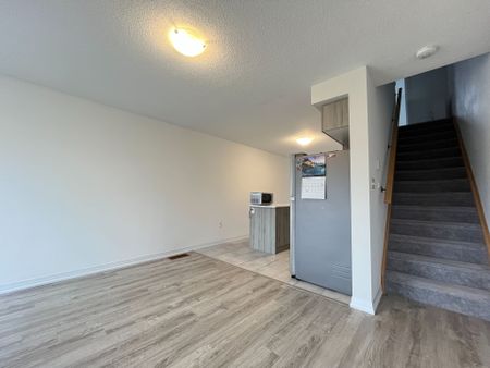 For Lease - 29 Andean Lane, Barrie, Ontario - Photo 5