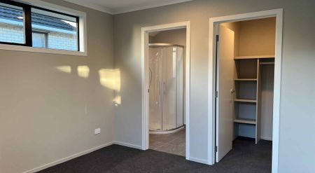 Sunny 2 bedroom house for rent! - Photo 5