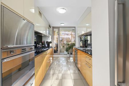 Refined and Oversized Three Bedroom Residence - Photo 2