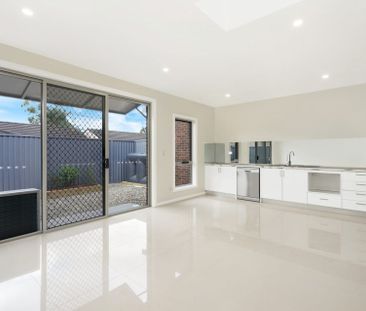 Modern & Spacious Townhouse Living in the Heart of Girraween!! - Photo 2