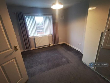 2 bedroom end of terrace house to rent - Photo 2