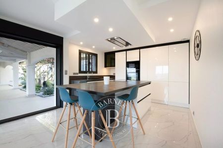 LOCATION SAISONNIÈRE - SAINTE-MAXIME - VILLA MODERNE VUE GOLF - 4 CHAMBRES - Photo 3