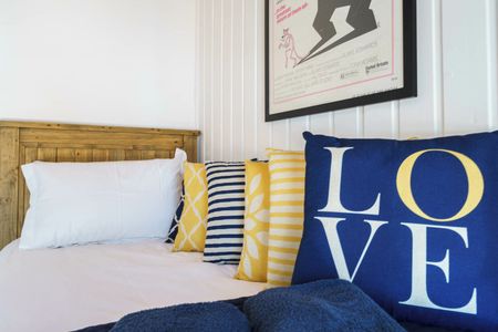 Gorgeous light-filled beach house, only 450m from the beach - Photo 2
