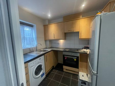 Fieldview Court, Berkshire, SL1 - Photo 4