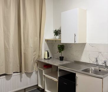 Studio Flat, Castletown Road, W14 - Photo 4