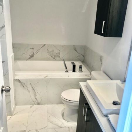 À LOUER LAVAL Superbe 4,5 dans un Triplex (Ste-Rose) - Photo 4