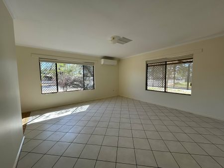 3 BEDROOM 1 BATHROOM DUPLEX IN SADADEEN CLOSE TO SCHOOLS AND CHILDCARE - Photo 2