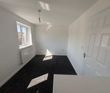 3 bedroom semi-detached house to rent - Photo 6