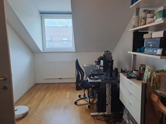 Pillweinstraße, sonnige und ruhig gelegene Dachgeschosswohnung mit 76 m2 plus Terrasse im 4.OG mit Lift - Photo 1