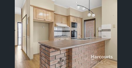 Spacious 4-Bedroom Home with Pool in Craigieburn - Photo 5