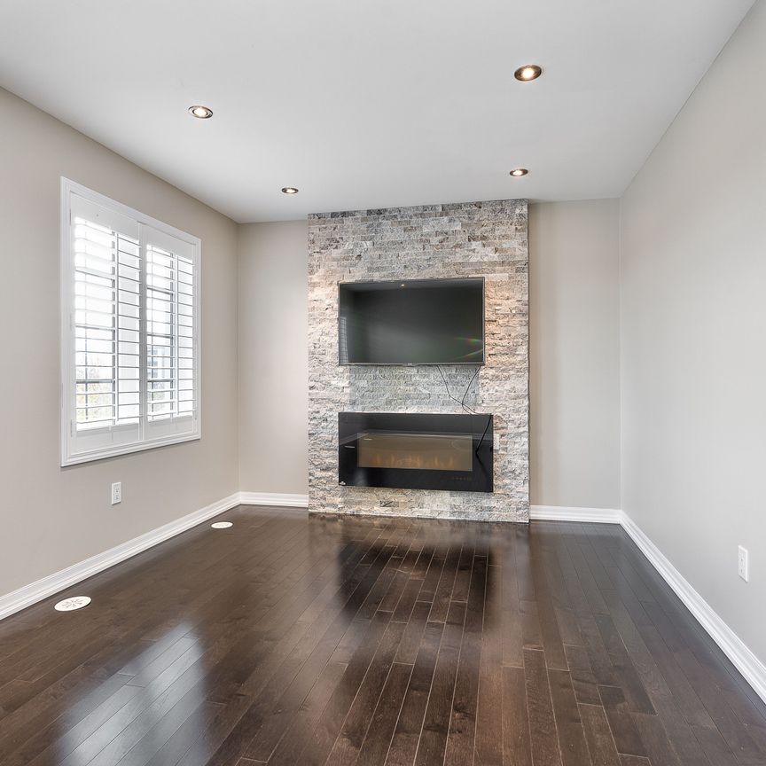 For Lease - 3002 Preserve Drive Unit# 20, Oakville, Ontario - Photo 1