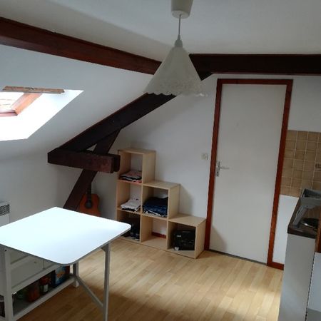 Appartement à louer - REIMS- RUE DE COURCELLES- GARE - Photo 3