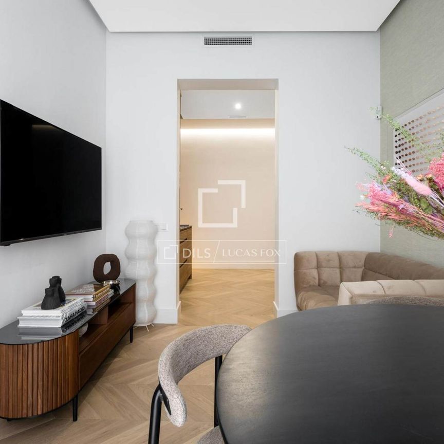 Excellent 2 Bedroom apartment for rent in Trafalgar, Madrid - Photo 1