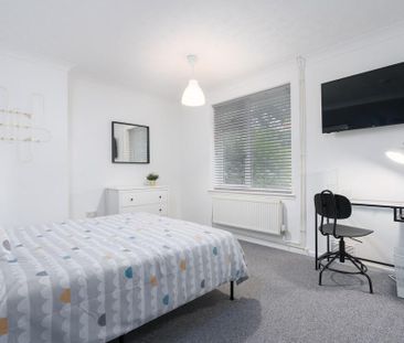 5 bedroom semi-detached house to rent - Photo 3