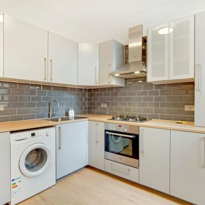 Room in a Shared House, East Road, E15 - Photo 1
