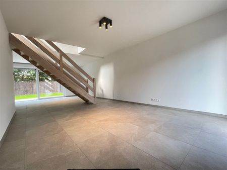 Nouvelle maison dans un quartier résidentiel - Photo 2