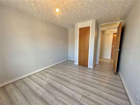 Vernon Terrace, Northampton, Northamptonshire, NN1 - Photo 3