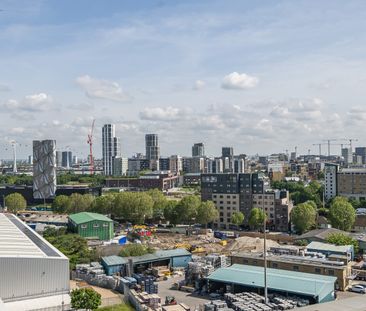 Flat to rent - Telcon Way, London, SE10 - Photo 5