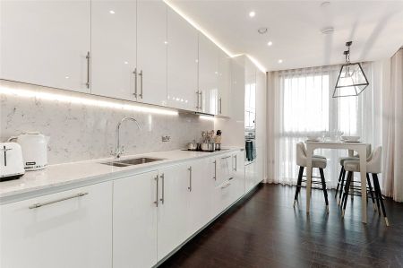 Thornes House, 4 Charles Clowes Walk, London, SW11 flat to rent - Photo 4