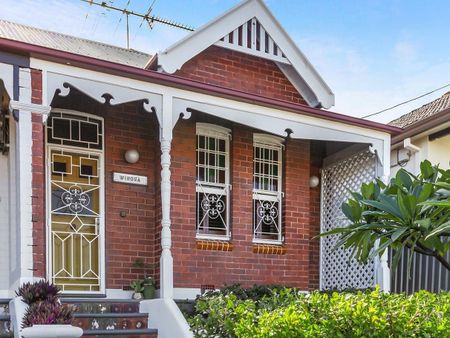 Charming Family Home in Arncliffe - Photo 5
