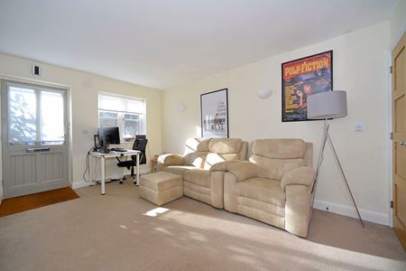 Langborough Court, Godalming - 2 bedrooms Property for lettings - Seymours - Photo 2