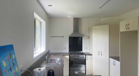 Family home in Hinds - Photo 3