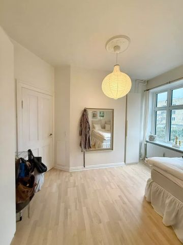 Indbydende lejlighed med klassiske detaljer i Aalborg - Foto 5