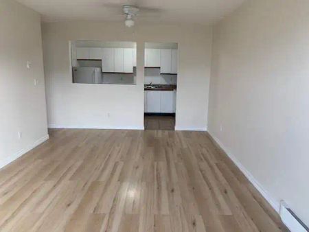 Lakeside Court — 2 Bedroom - Photo 4