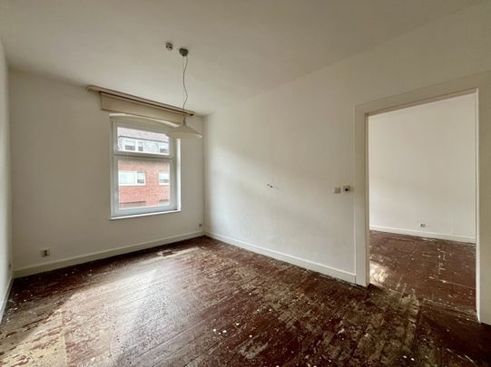 Helle Altbau-2-Zimmerwohnung mit Küche, Bad und großzügiger Deckenhöhe in ruhiger Wohnlage - Photo 1