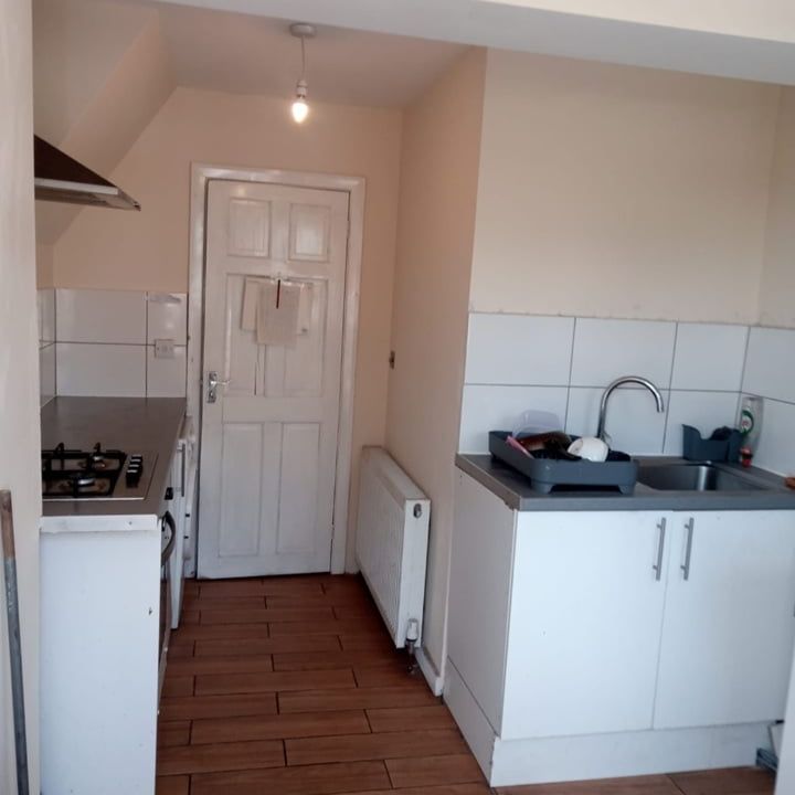 Room in a Shared House, Albert Square, E15 - Photo 1