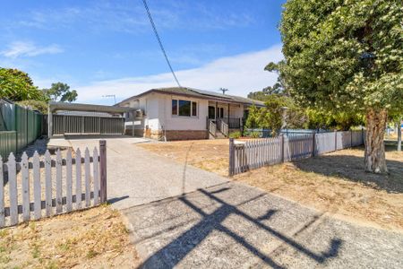 Three bedroom home with powered shed - Photo 4