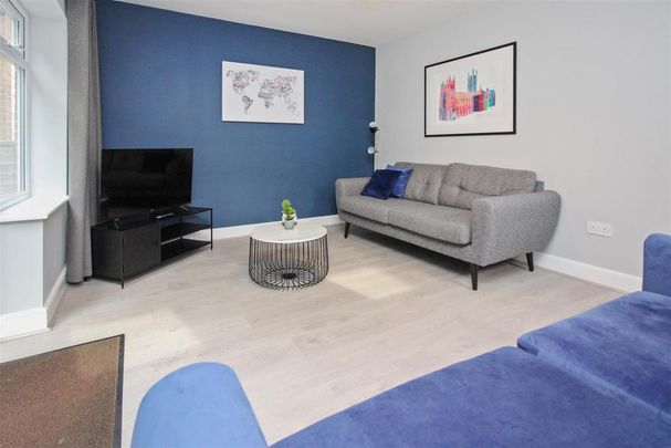 6 bedroom semi-detached house to rent - Photo 1