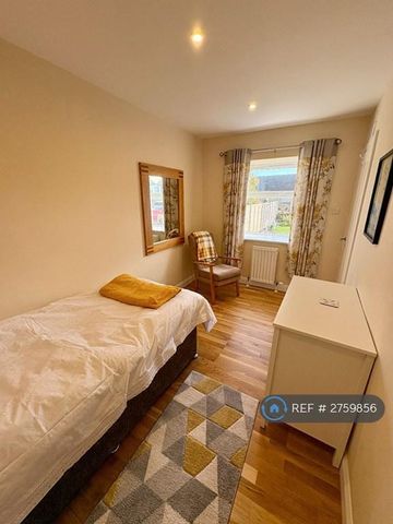 3 bedroom detached house to rent - Photo 3