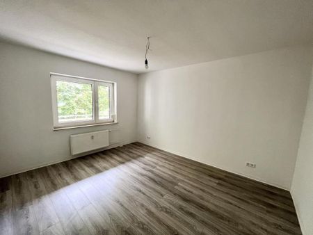 Frisch SANIERTE 3-Zimmer-Wohnung mit BALKON und Blick ins Grüne!! - Foto 2