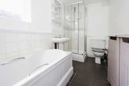 2 bedroom semi-detached house to rent - Photo 5