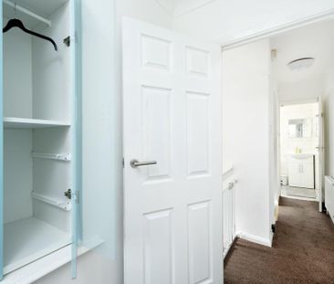 2 bedroom maisonette to rent - Photo 2