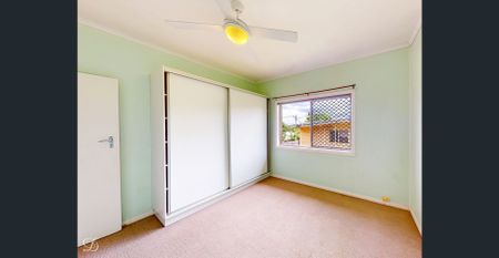 Affordable four-bedroom apartment, walk to the station - Photo 4