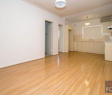 One bedroom unit in a great location! - Photo 5