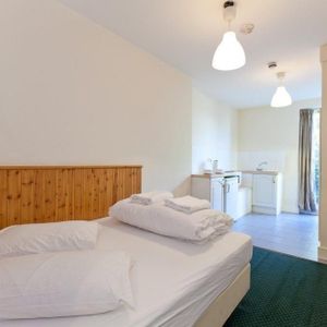 Studio to rent - Photo 2