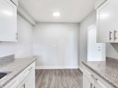 For Lease - 65 Thorncliffe Park Drive Unit# 1411, Toronto, Ontario - Photo 4