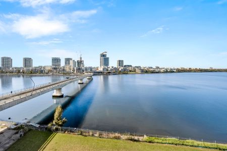 Immaculate Waterfront Living - Photo 3