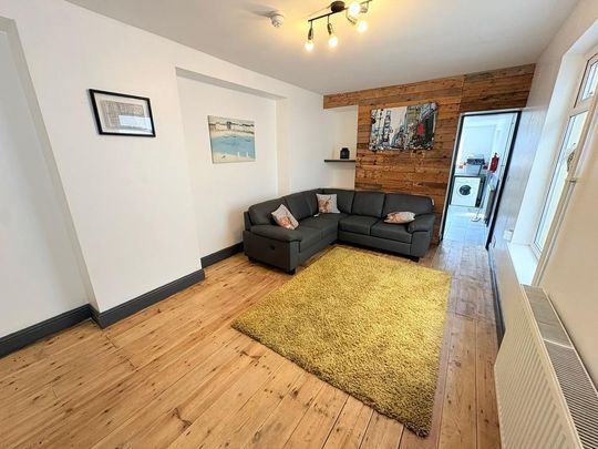 6 bedroom terraced house to rent - Photo 1