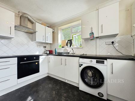 4 bedroom semi detached to rent Motum Road, Norwich, Norfolk, NR5 - Photo 3