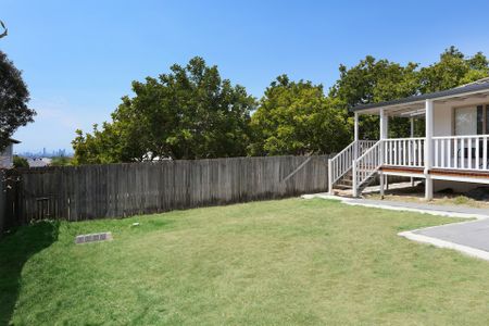 4 BEDROOM DUPLEX WITH YARD, AIR CON & SURFERS VIEWS - Photo 3