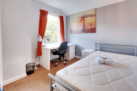 6 bedroom semi-detached house to rent - Photo 4