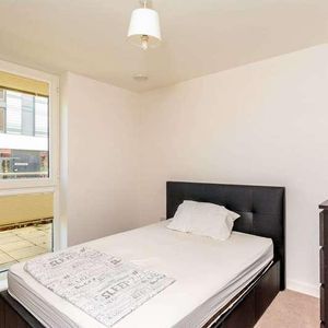 Ealing Road, Brentford, TW8 - Photo 2